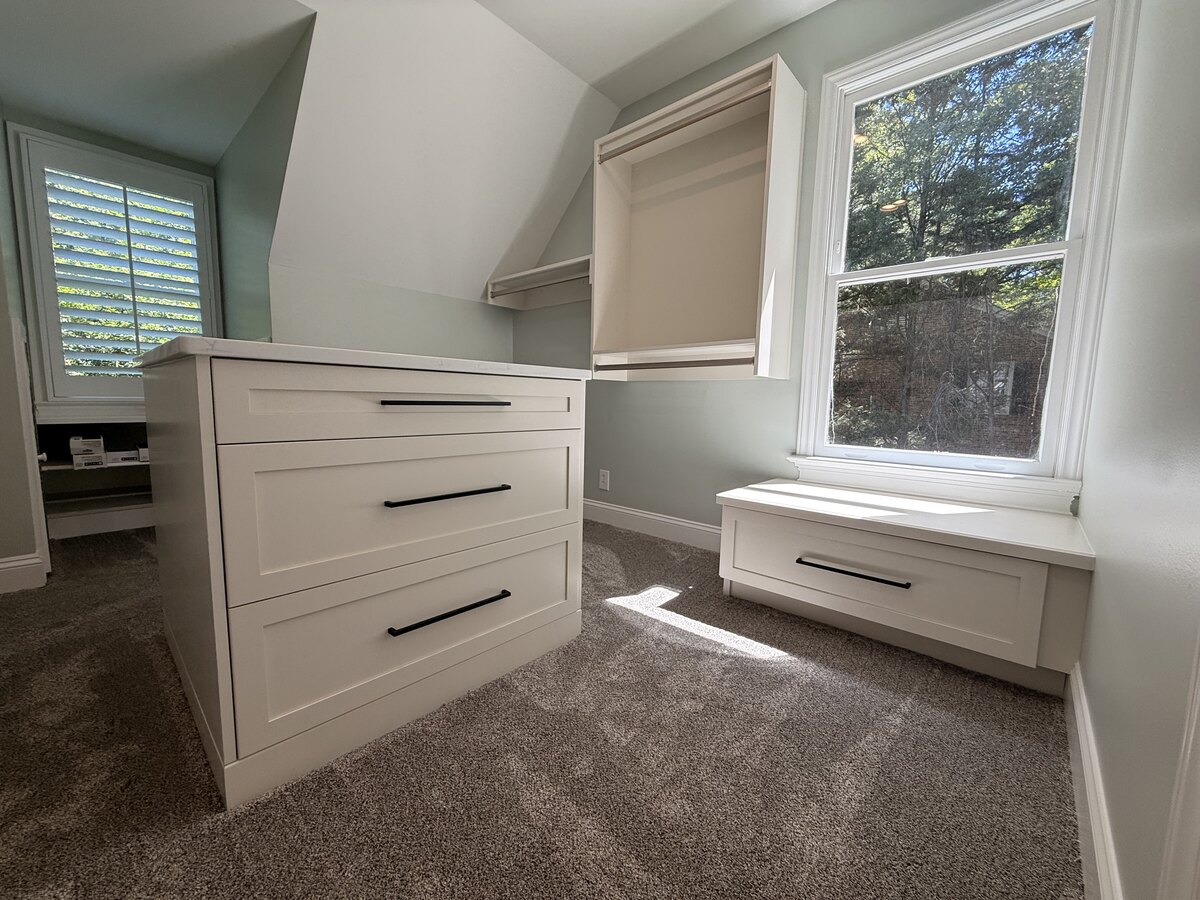 Hope Valley En Suite With Walk-In Closet Island